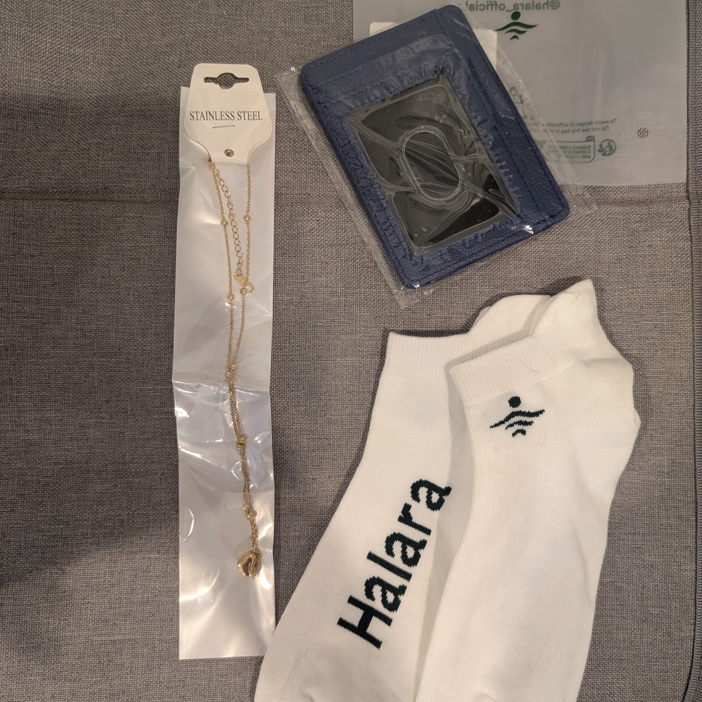 HALARA Gold Necklace and White Socks Set